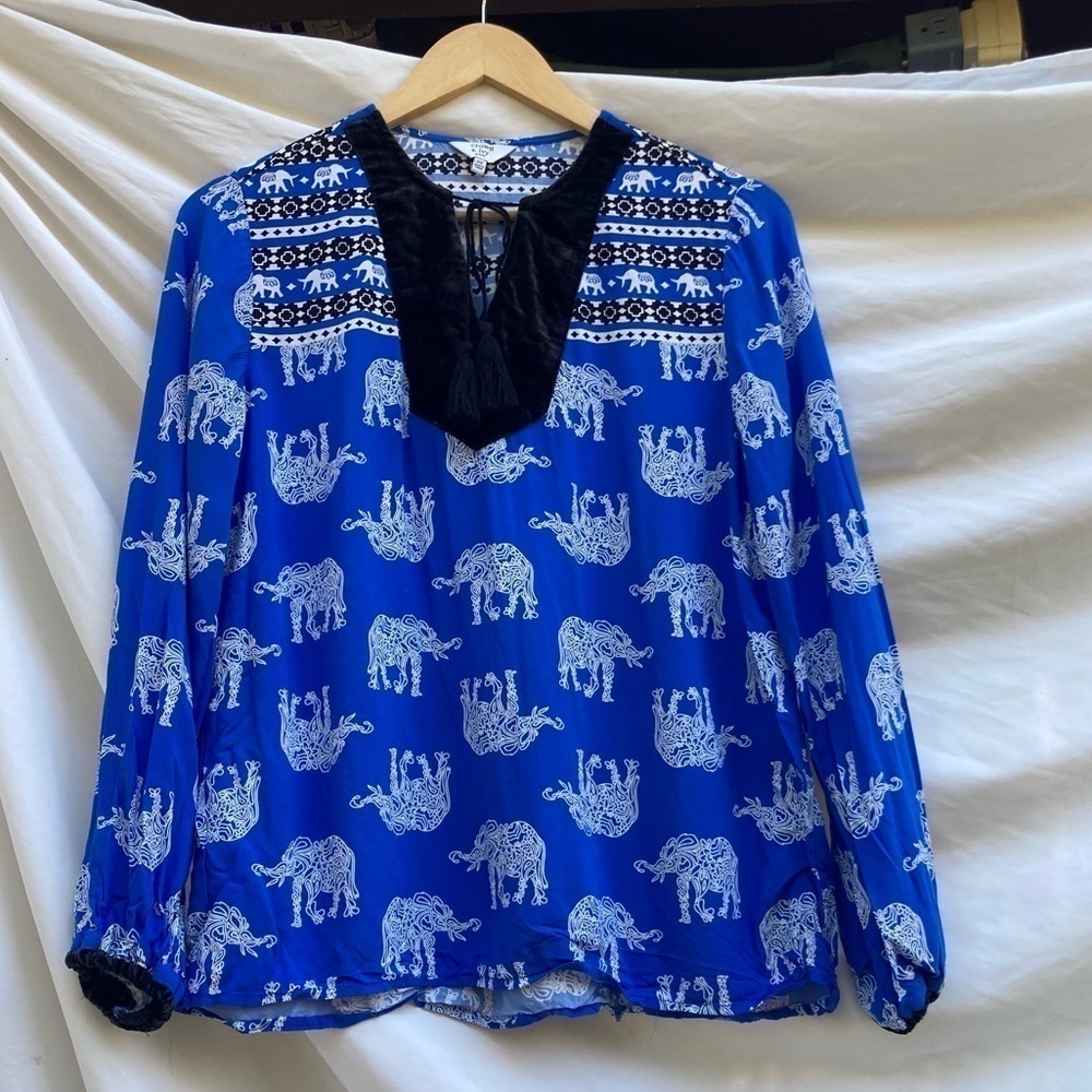 Crown & Ivy blue blue with elephant pattern shirt, size small petite